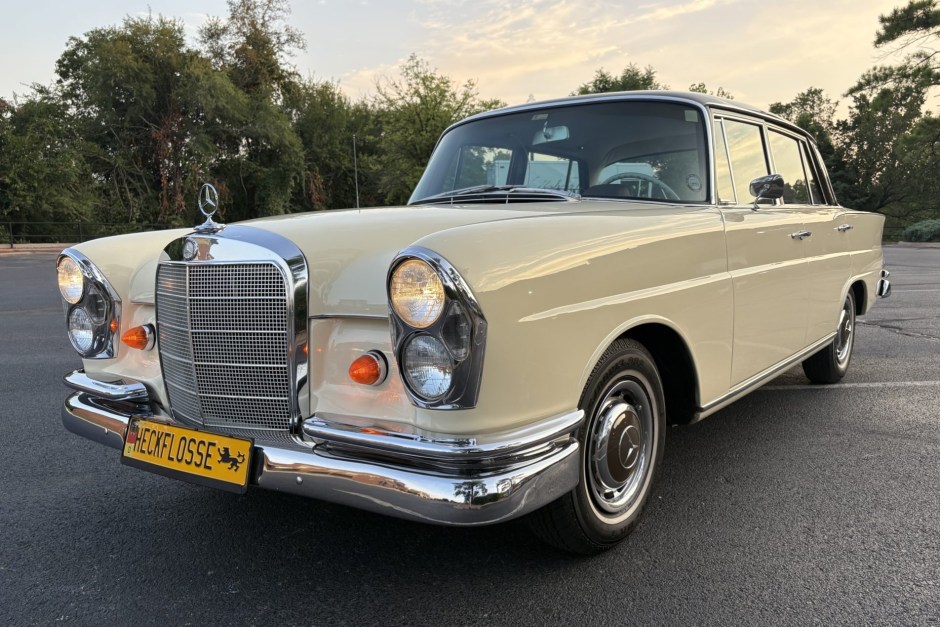1966 Mercedes-Benz W111 sold at auction for $22,500