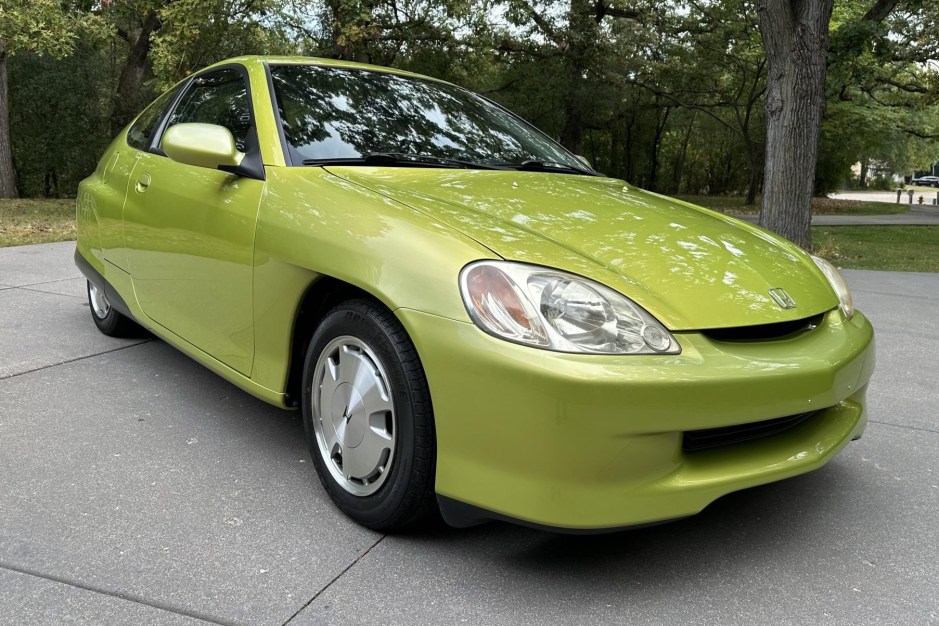 2000 Honda Insight sold at auction for $23,500