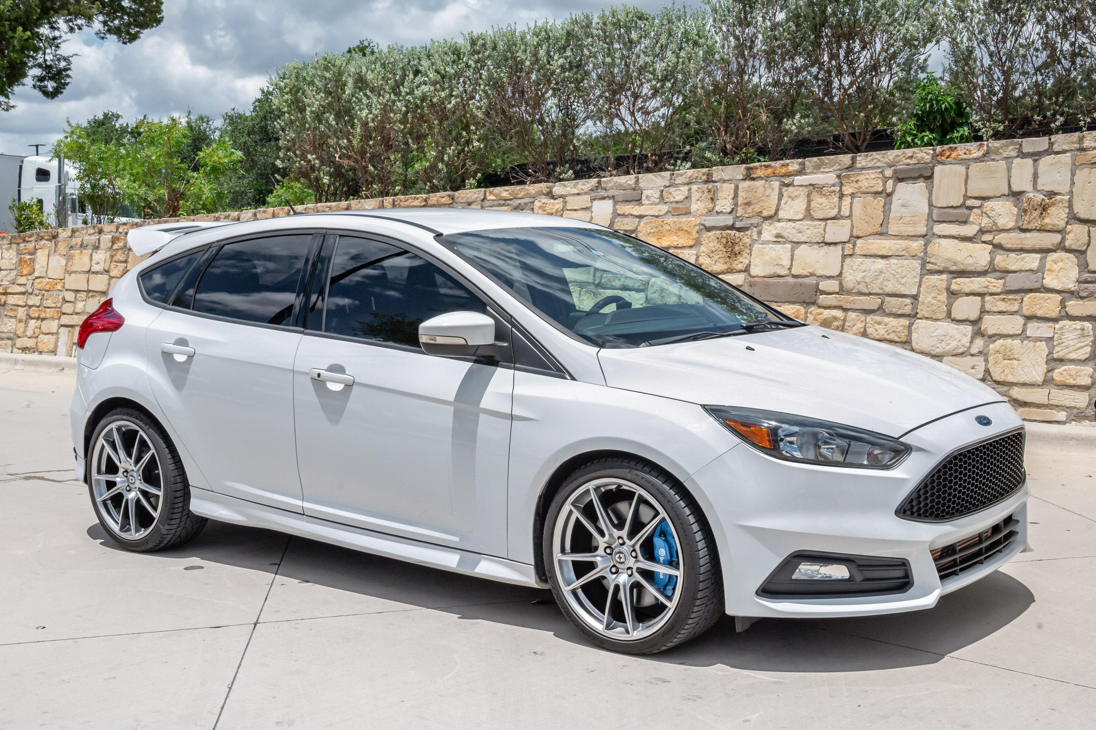2015 Ford Focus sold at auction for $15,000