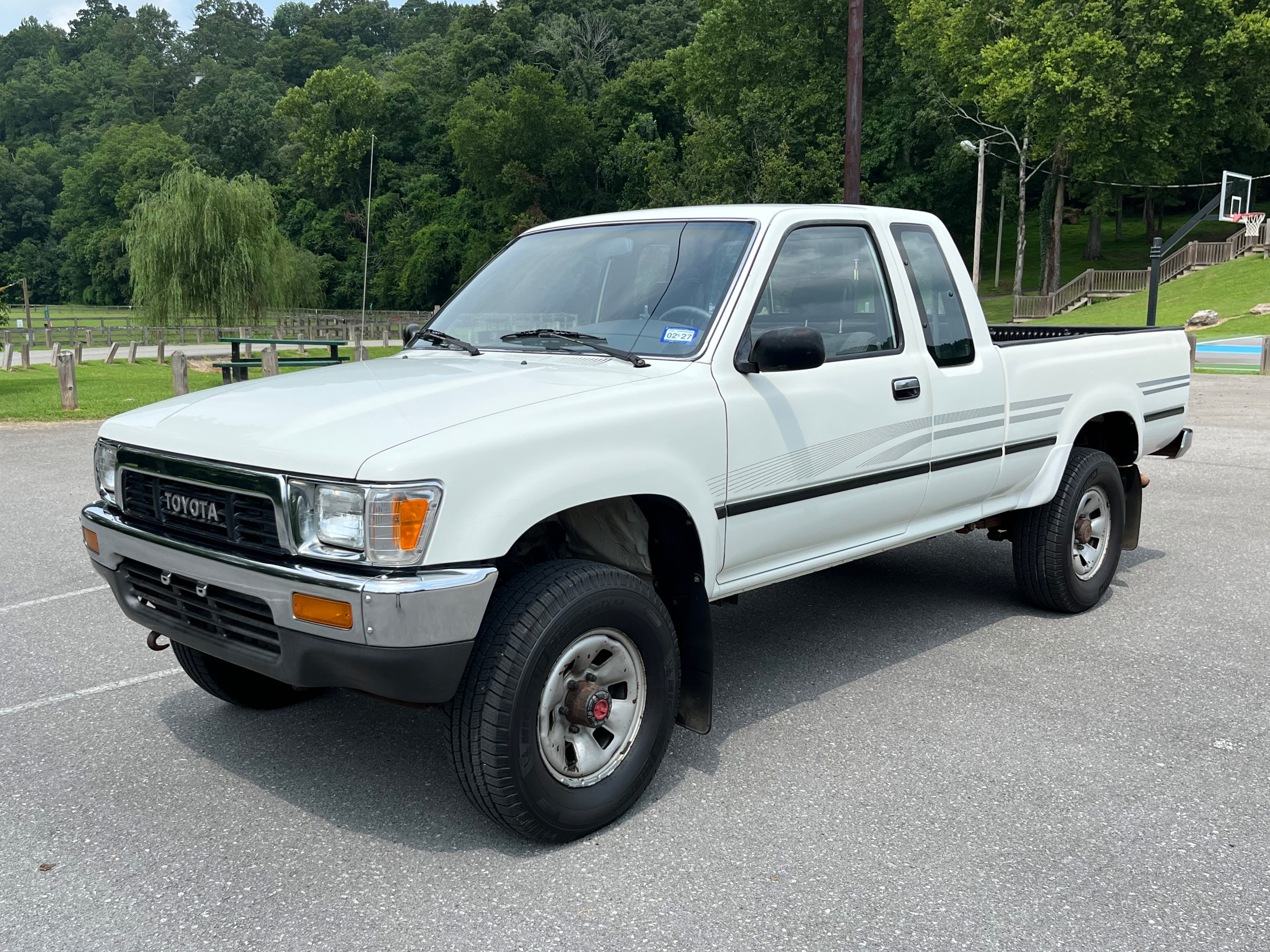1991 Toyota Hilux sold at auction for $13,051