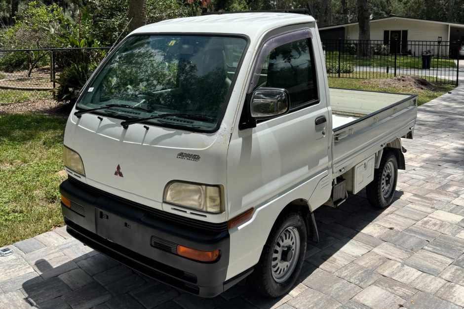 1995 Mitsubishi Minicab sold at auction for $5,200