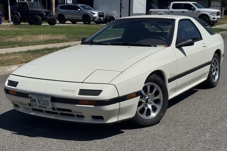 1986 Mazda RX-7 sold at auction for $8,100