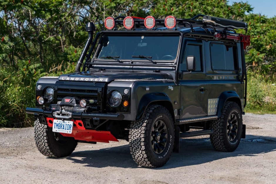 2001 Land Rover Defender sold at auction for $40,750