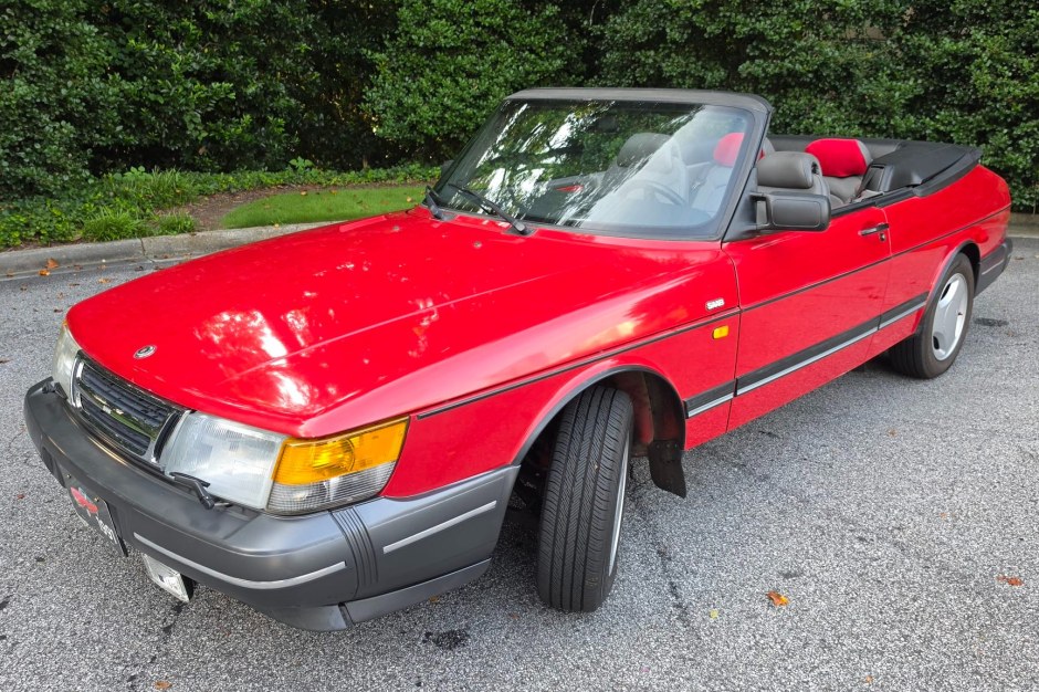 1991 Saab 900 sold at auction for $7,200