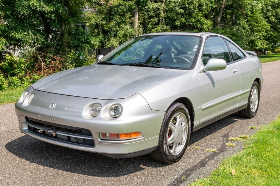 1996 Acura Integra sold at auction for $5,100