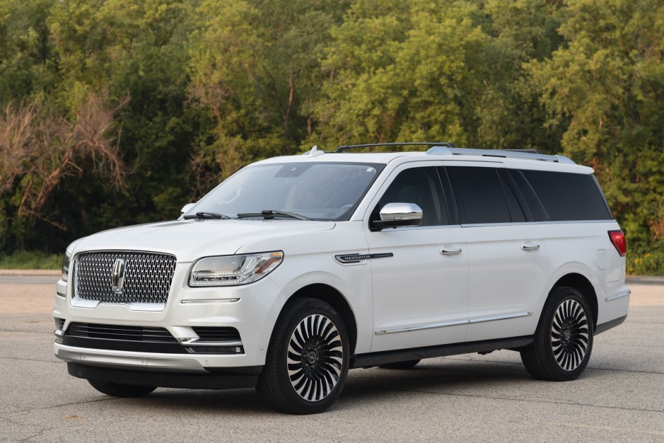 2018 Lincoln Navigator sold at auction for $31,000