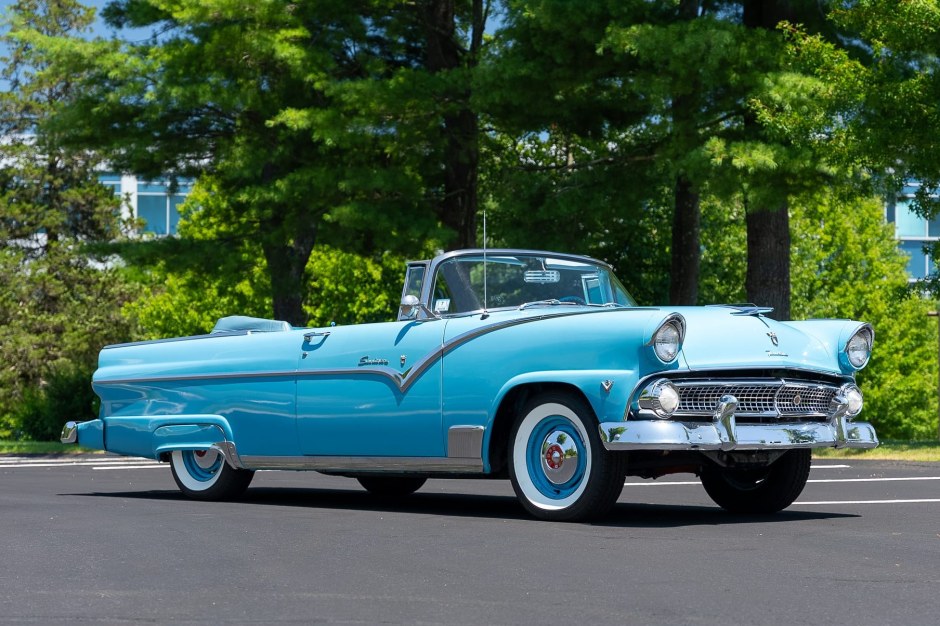 1955 Ford Fairlane sold at auction for $25,745