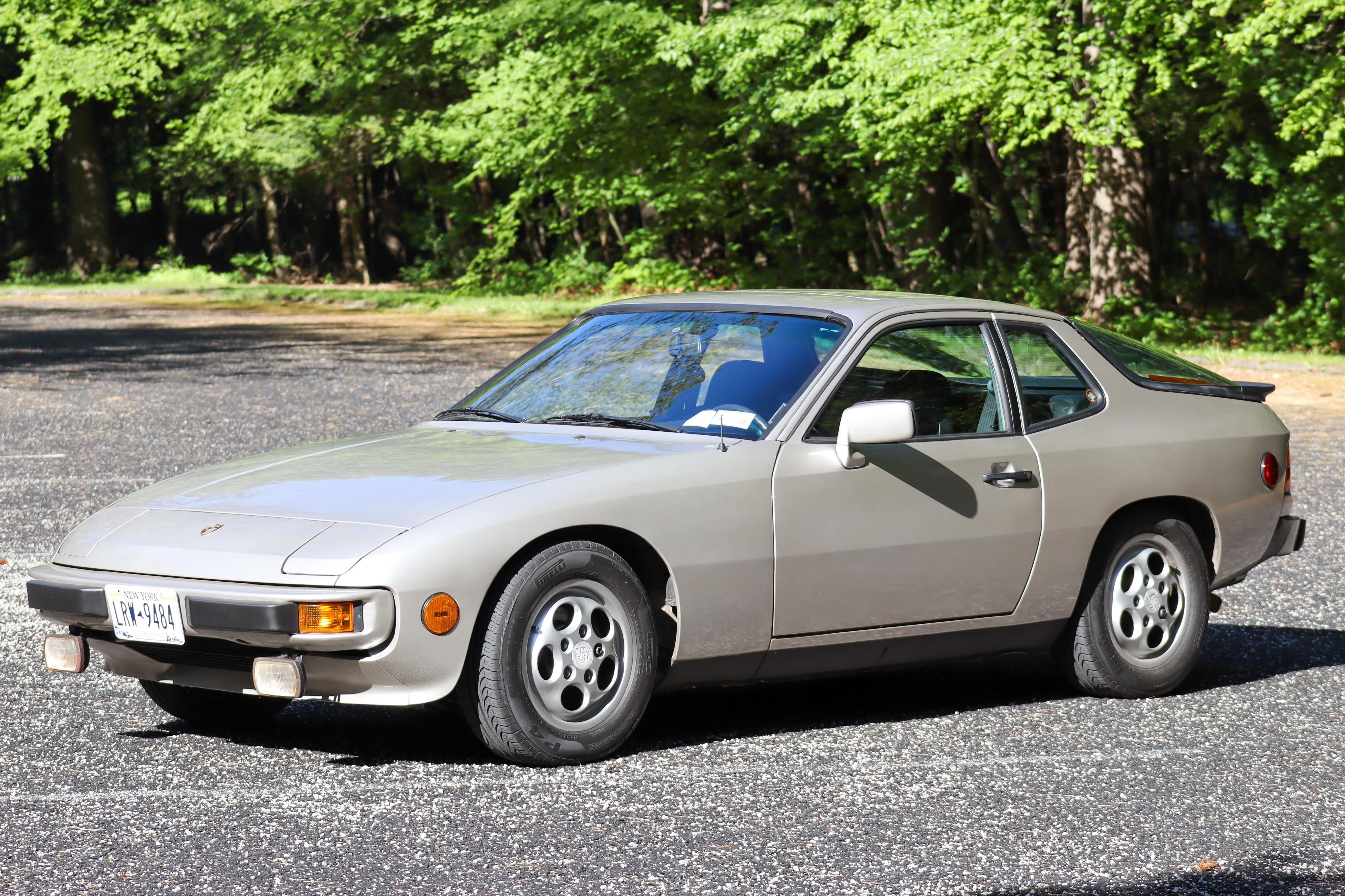 1987 Porsche 924 sold at auction for $8,500