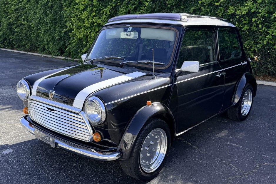 1992 Mini Classic Mini sold at auction for $9,100