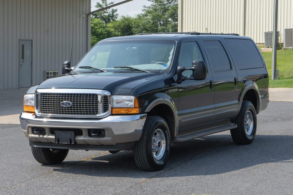 2000 Ford Excursion sold at auction for $65,000