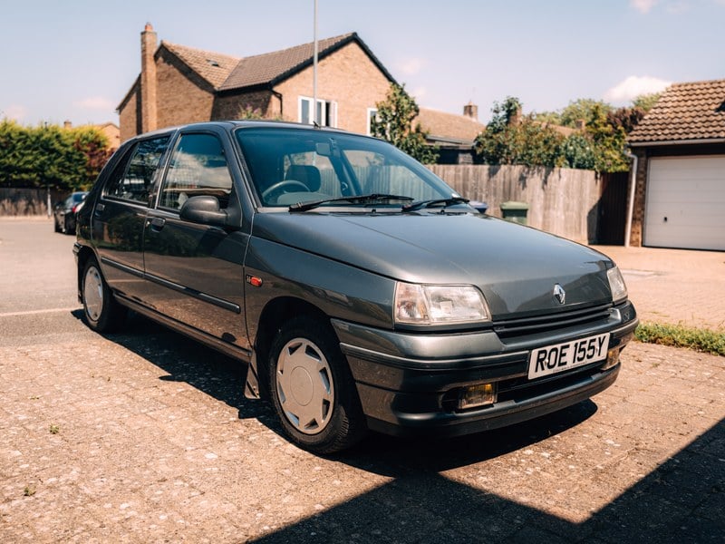 1992 Renault Clio sold at auction for $1,950