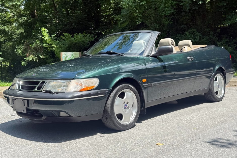 1997 Saab 900 sold at auction for $7,001