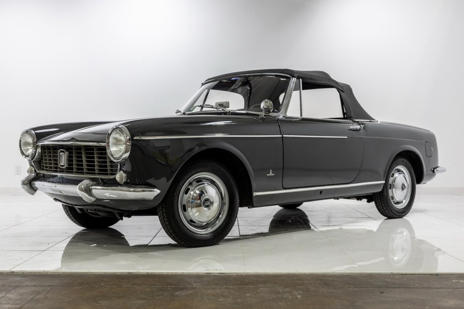 1966 Fiat Spider sold at auction for $17,000