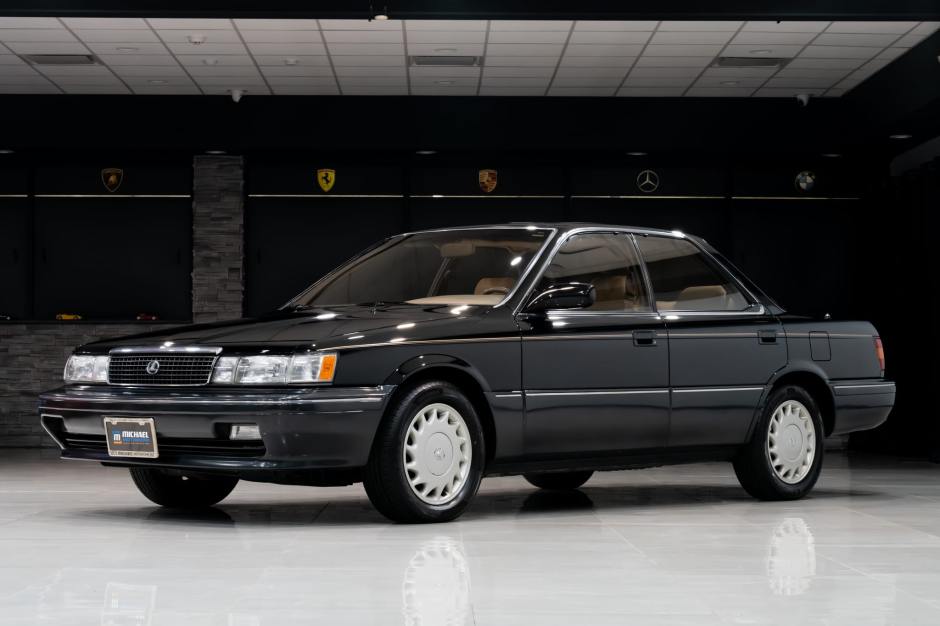 1990 Lexus ES sold at auction for $16,000