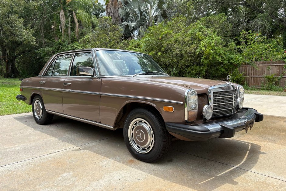 1976 Mercedes-Benz W114/W115 sold at auction for $3,600
