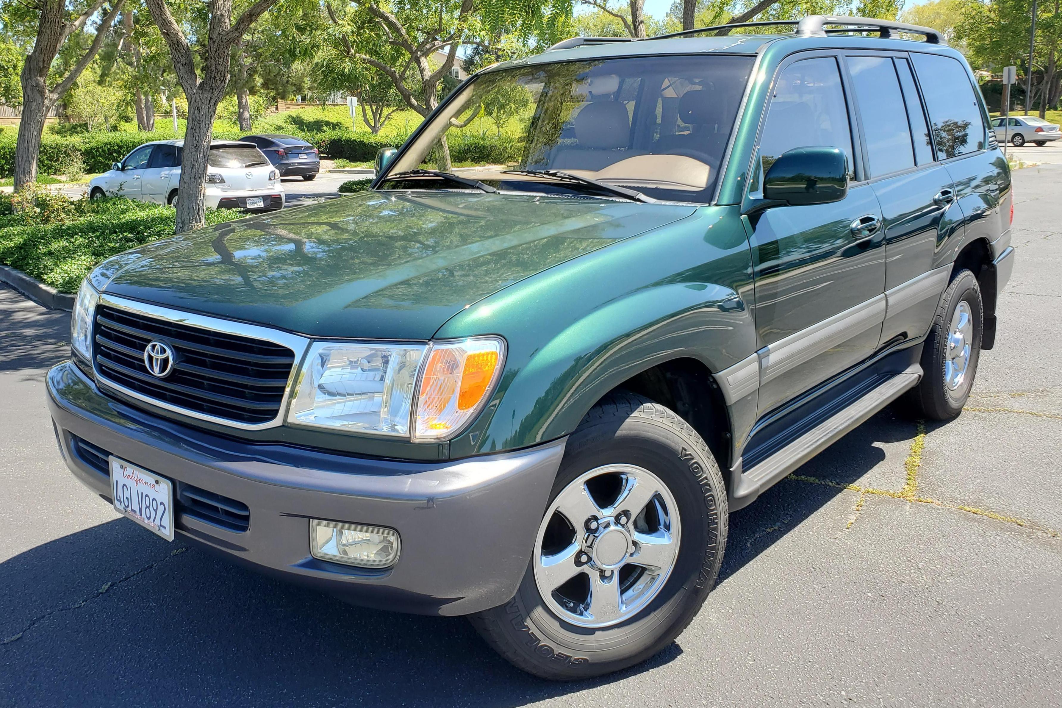 1999 Toyota Land Cruiser 100 Series sold at auction for $33,250