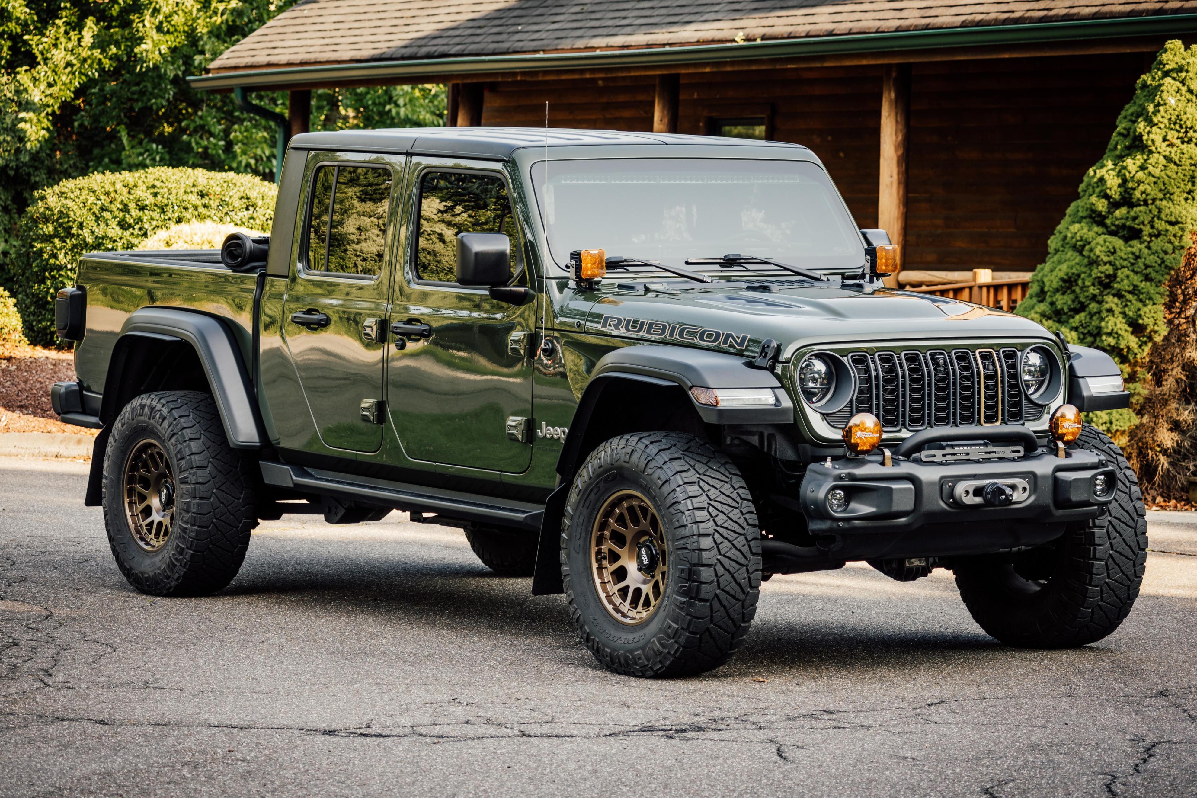 2023 Jeep Gladiator sold at auction for $37,000