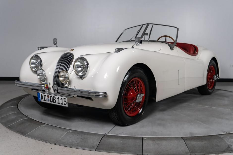 1952 Jaguar XK120 sold at auction for $46,000