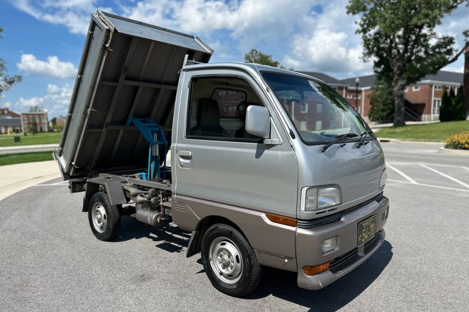 1998 Mitsubishi Minicab sold at auction for $7,200