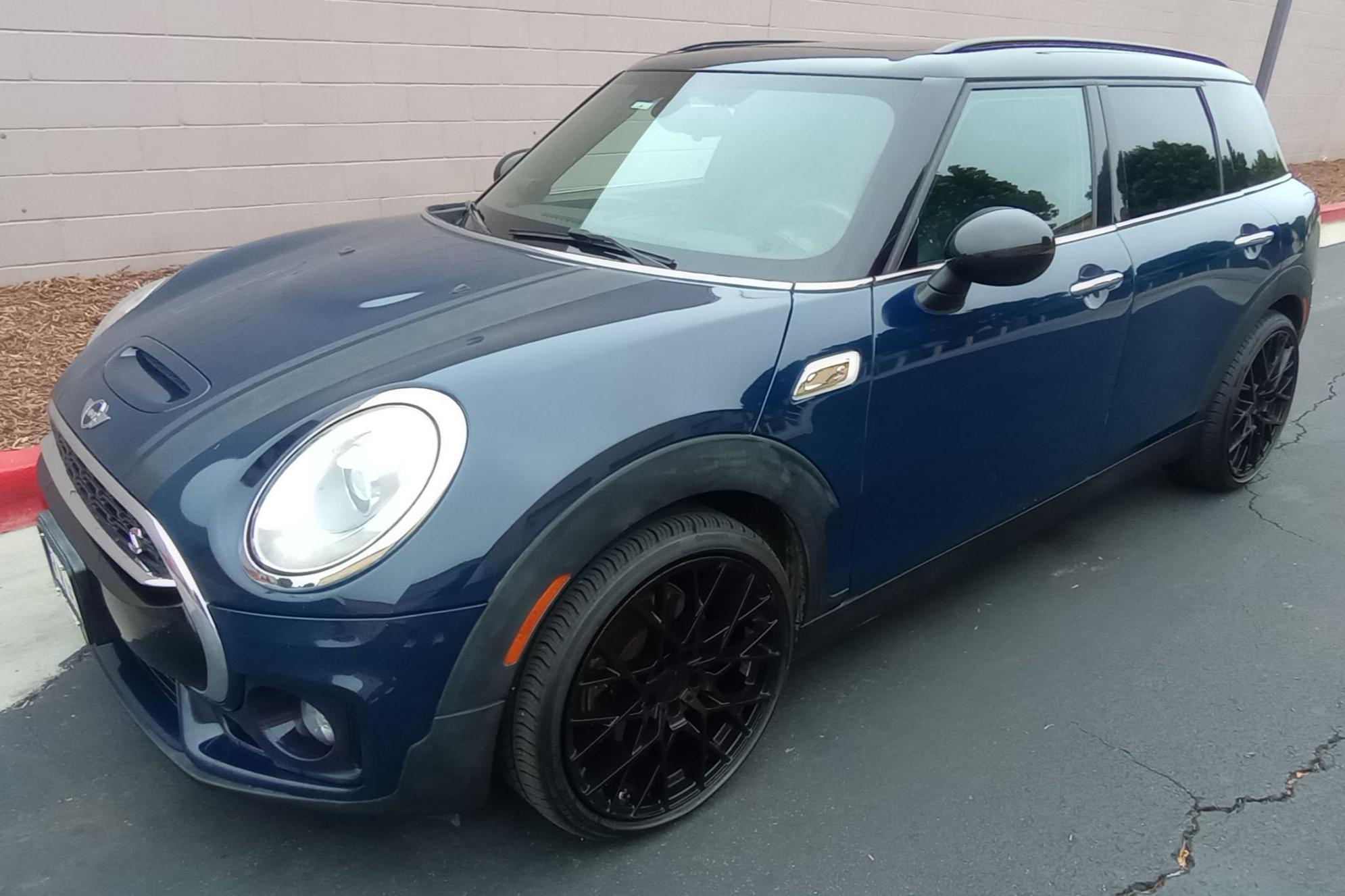 2017 Mini Cooper Clubman sold at auction for $5,300
