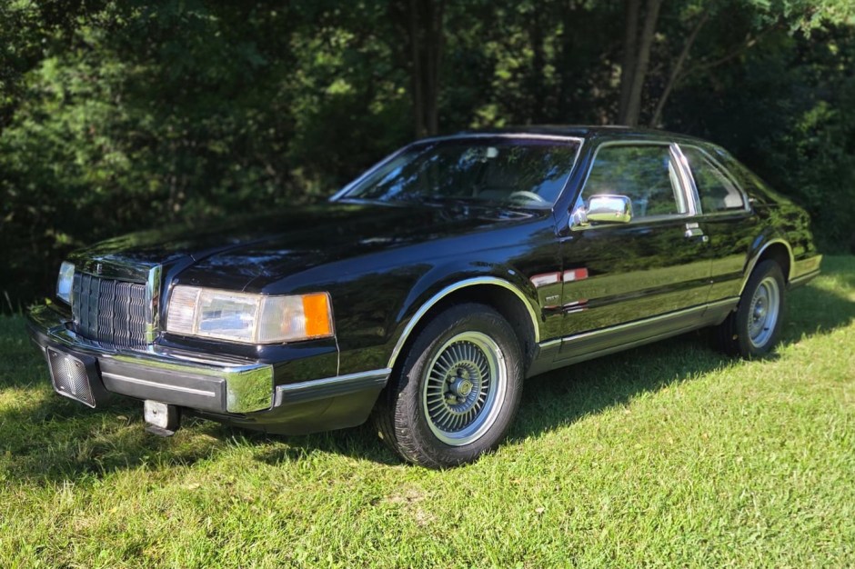 1989 Lincoln Mark VII sold at auction for $9,000