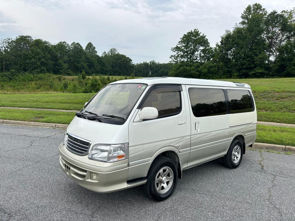 1999 Toyota HiAce sold at auction for $12,250
