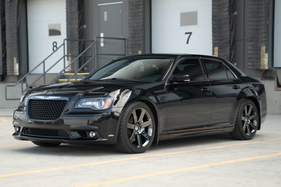 2013 Chrysler 300 sold at auction for $28,500