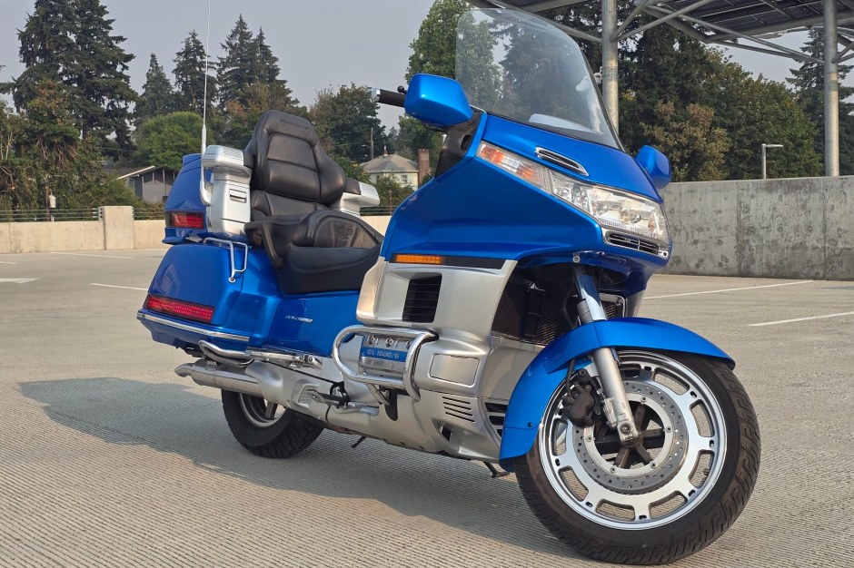 1990 Honda Gold Wing sold at auction for $4,601