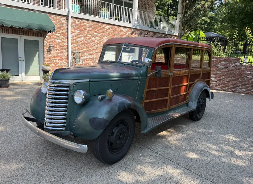 1940 GMC Suburban sold at auction for $17,000