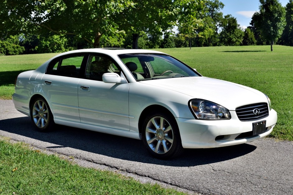 2002 Infiniti Q sold at auction for $8,200