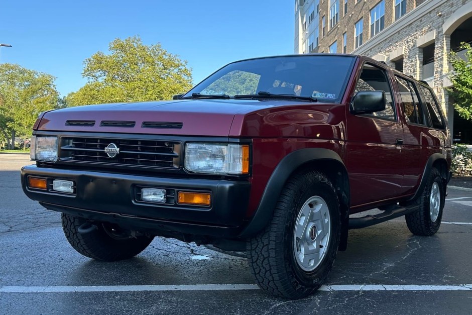 1995 Nissan Pathfinder sold at auction for $7,600
