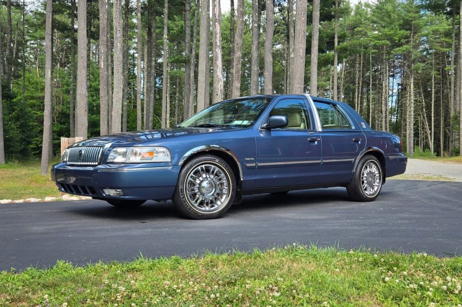 2010 Mercury Grand Marquis sold at auction for $14,750