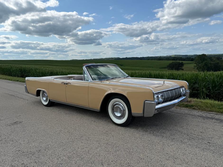 1964 Lincoln Continental sold at auction for $43,000