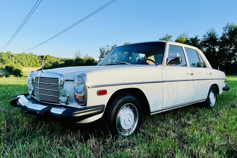 1976 Mercedes-Benz W114/W115 sold at auction for $6,000