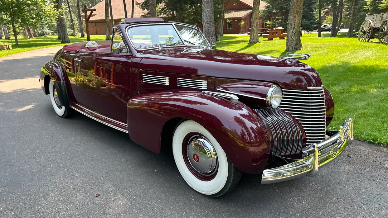 1940 Cadillac Series 62 sold at auction for $64,000