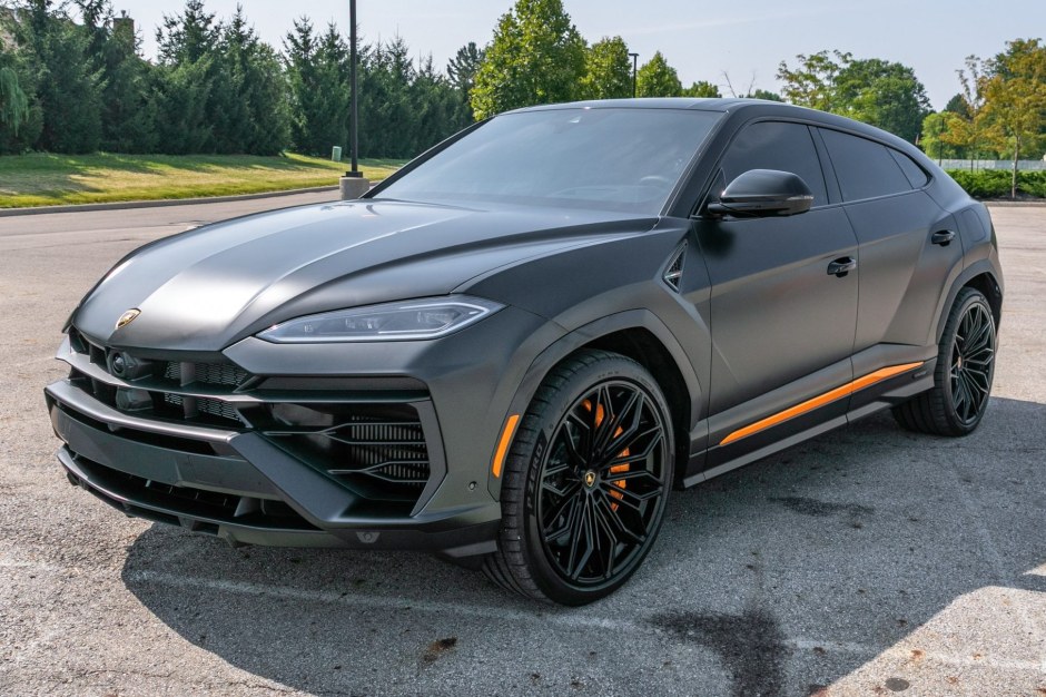 2025 Lamborghini Urus sold at auction for $271,553