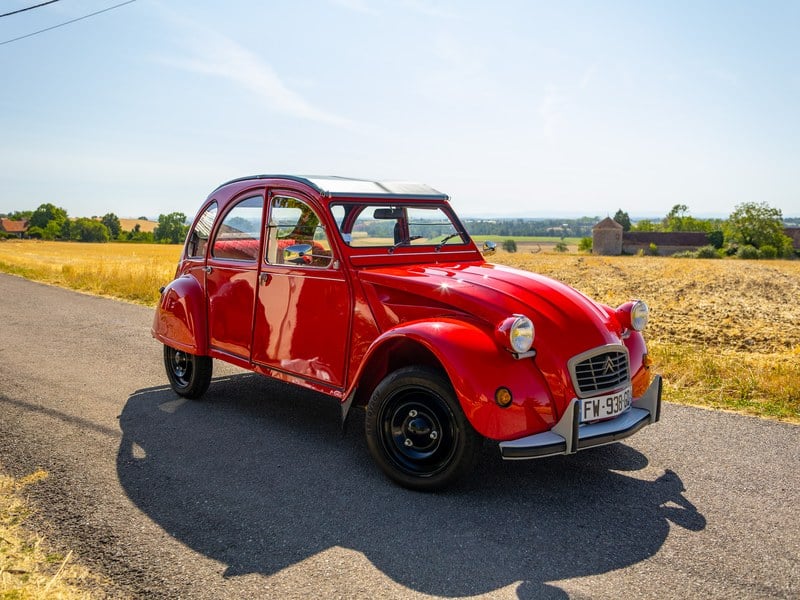 1989 Citroen 2CV sold at auction for $9,220