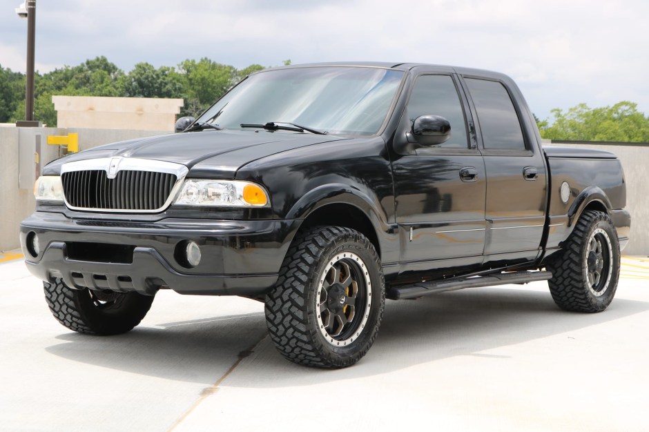 2002 Lincoln Blackwood sold at auction for $9,715