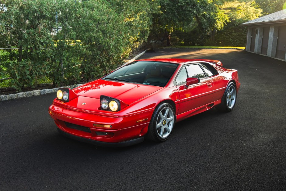 1995 Lotus Esprit sold at auction for $37,000