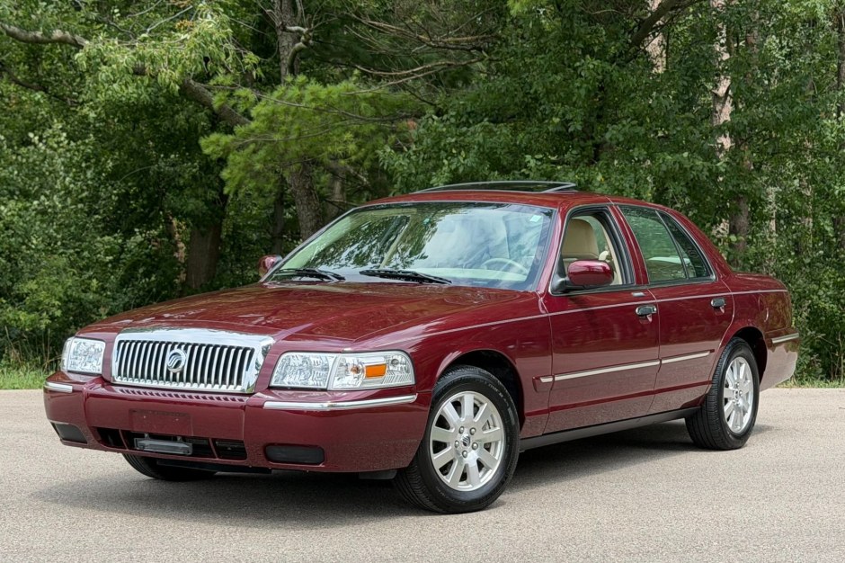 2006 Mercury Grand Marquis sold at auction for $19,000