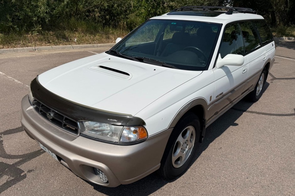 1999 Subaru Legacy sold at auction for $5,700
