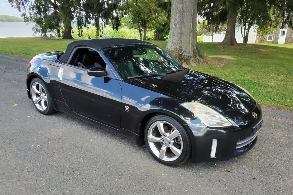 2007 Nissan 350Z sold at auction for $9,750
