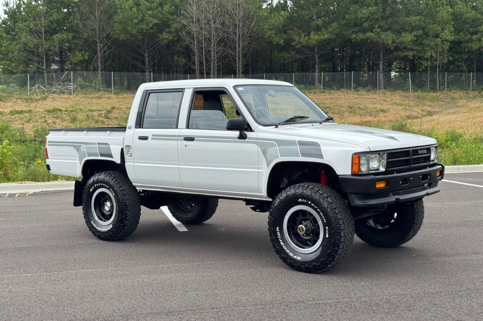 1987 Toyota Hilux sold at auction for $34,900