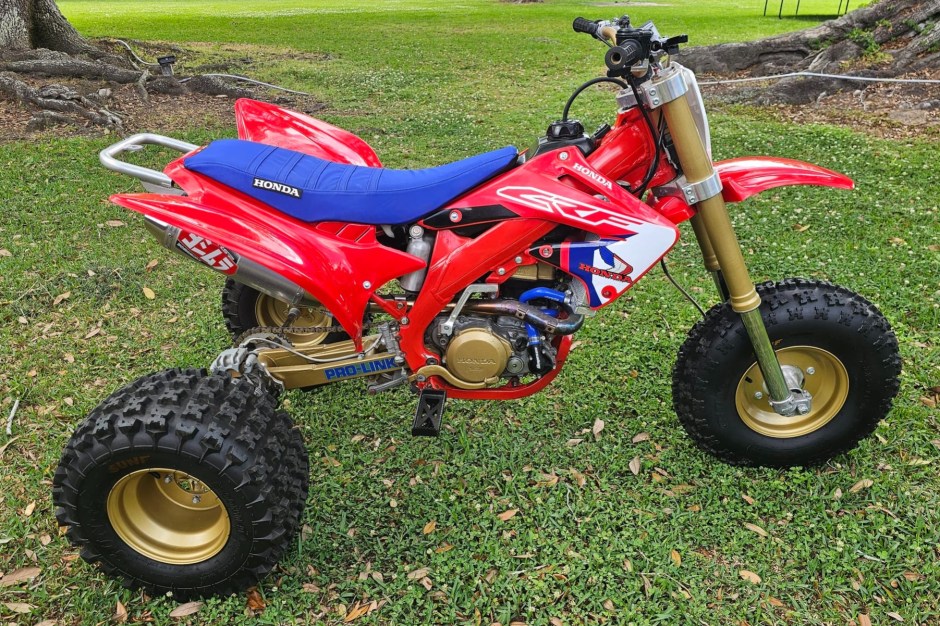 2004 Honda CR sold at auction for $9,075