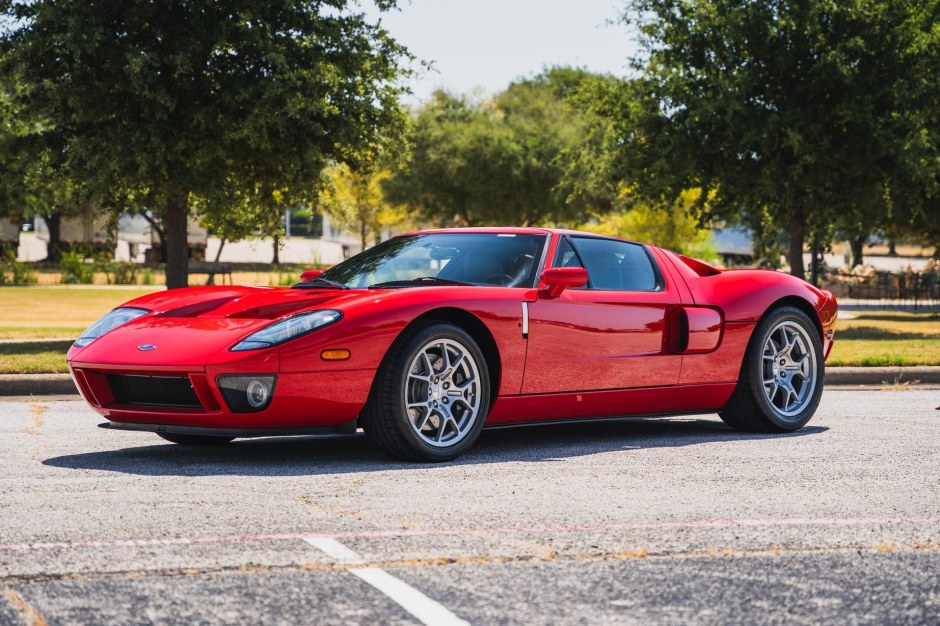2005 Ford GT sold at auction for $715,000
