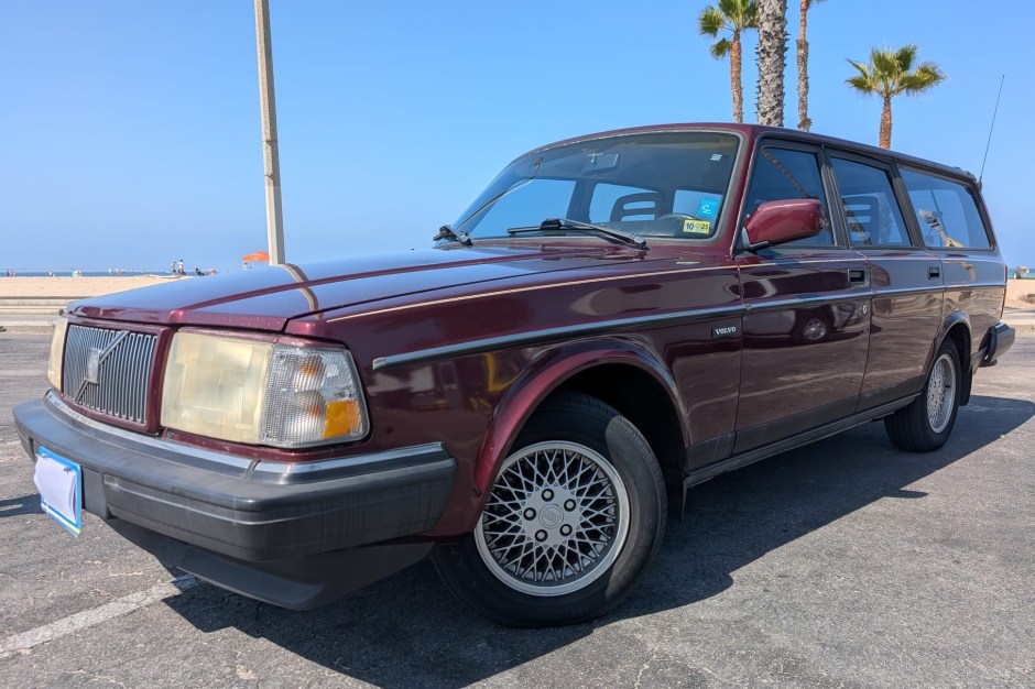 1993 Volvo 240 Series sold at auction for $8,350