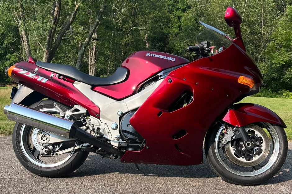 1993 Kawasaki Ninja sold at auction for $4,801