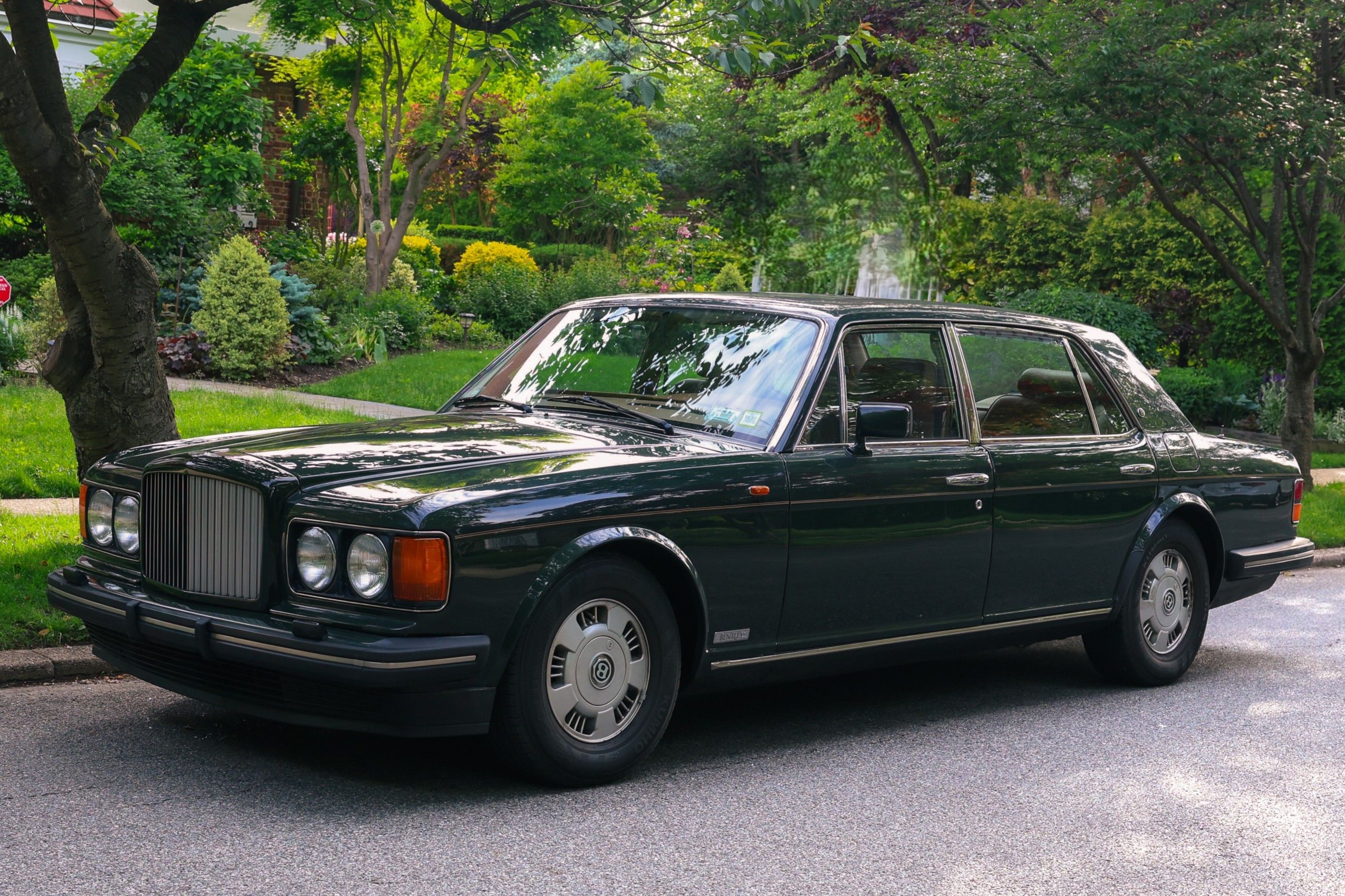 1993 Bentley Brooklands sold at auction for $8,960