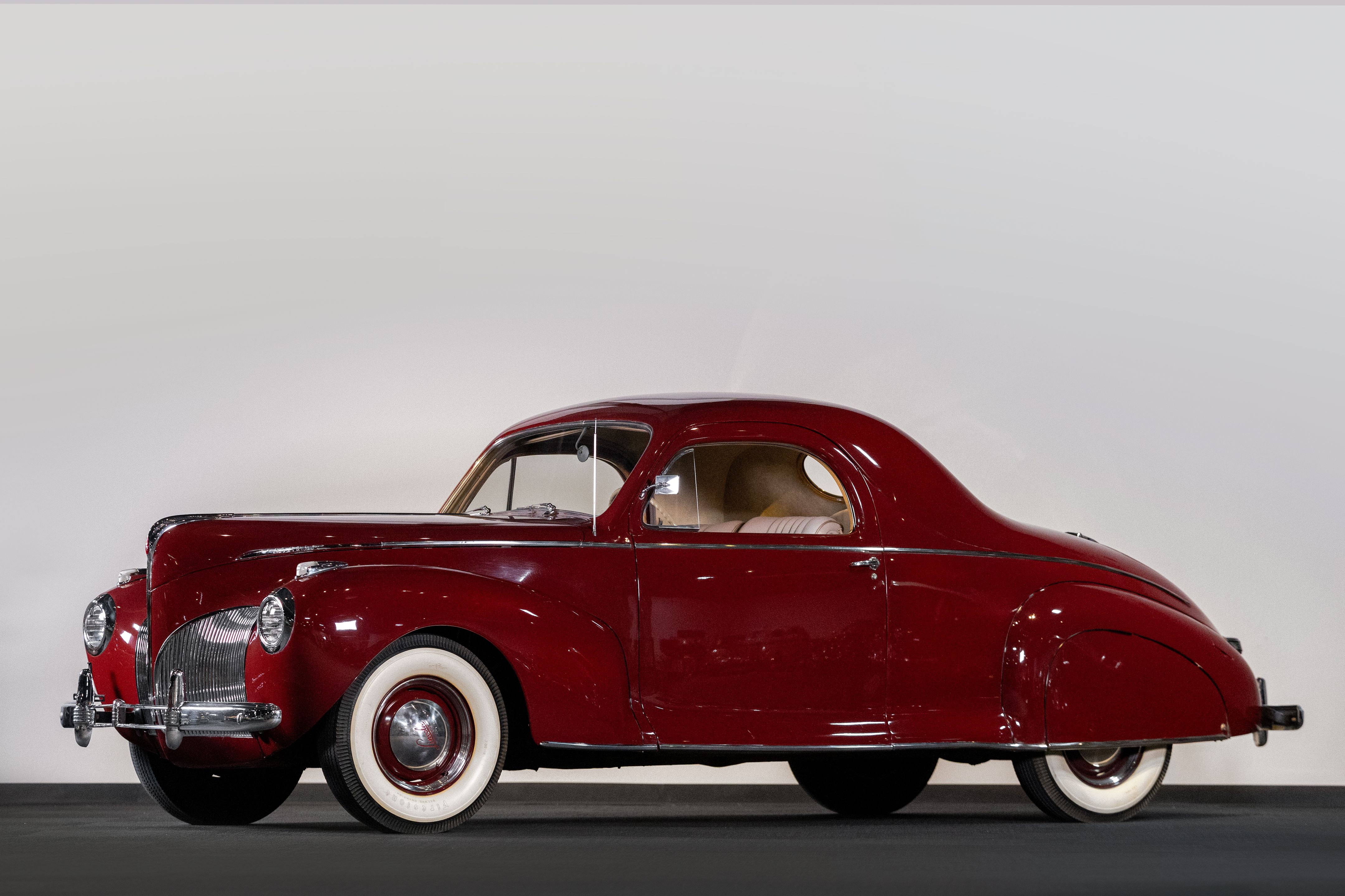 1941 Lincoln Zephyr sold at auction for $123,200