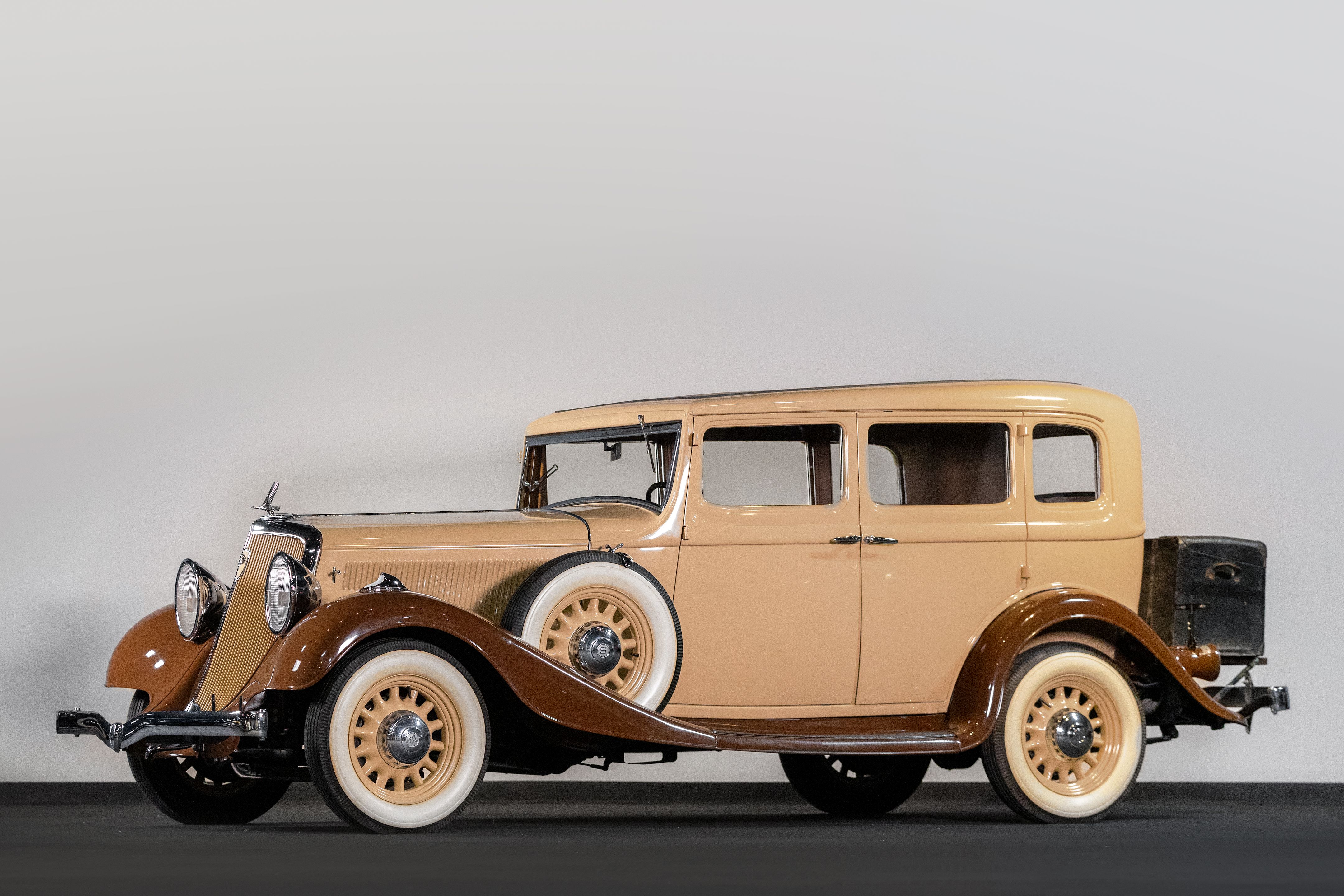 1933 Studebaker President sold at auction for $16,800
